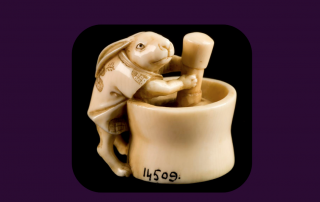 White moon rabbit pounding herbs